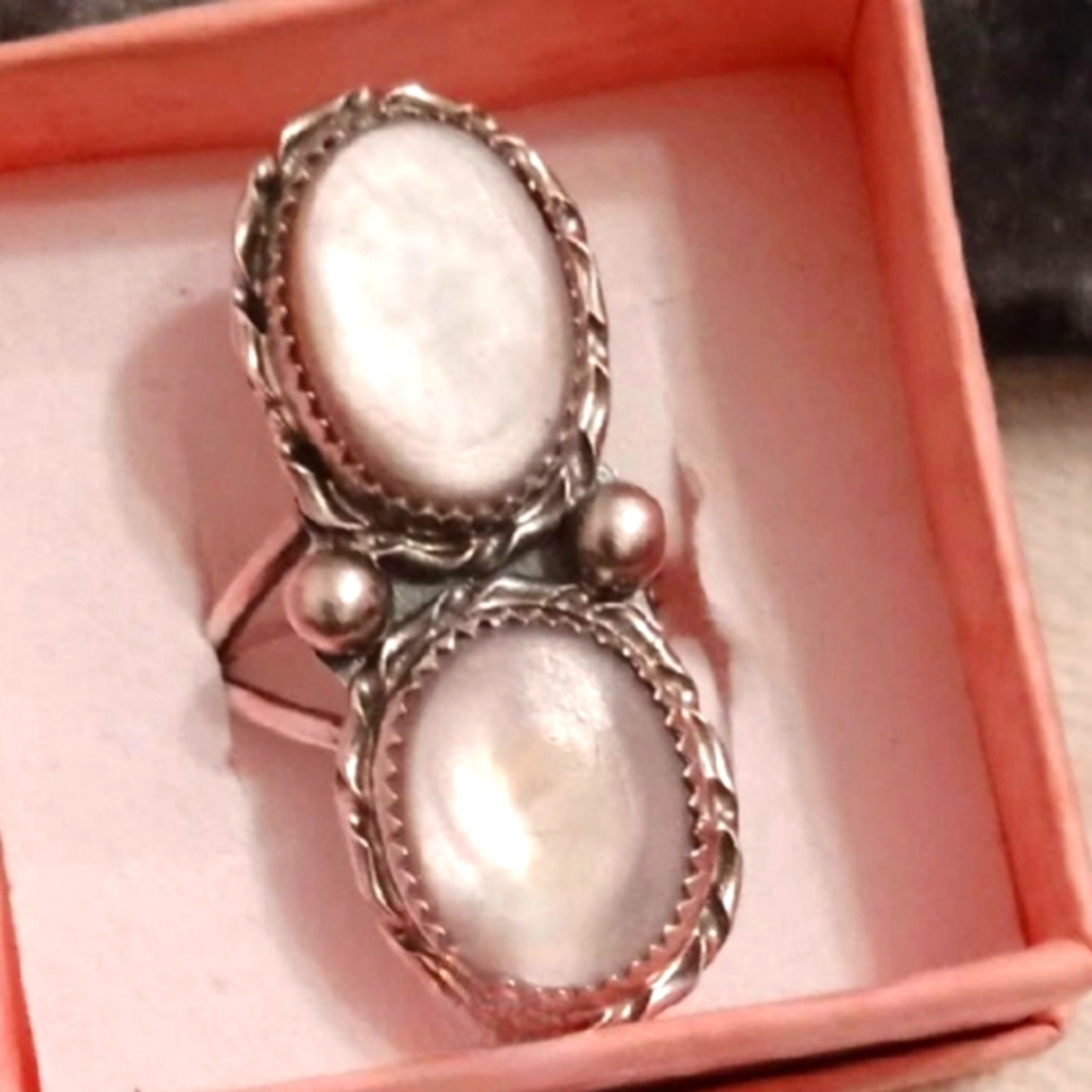 Sterling silver, double mother of Pearl Cabachon Ring.